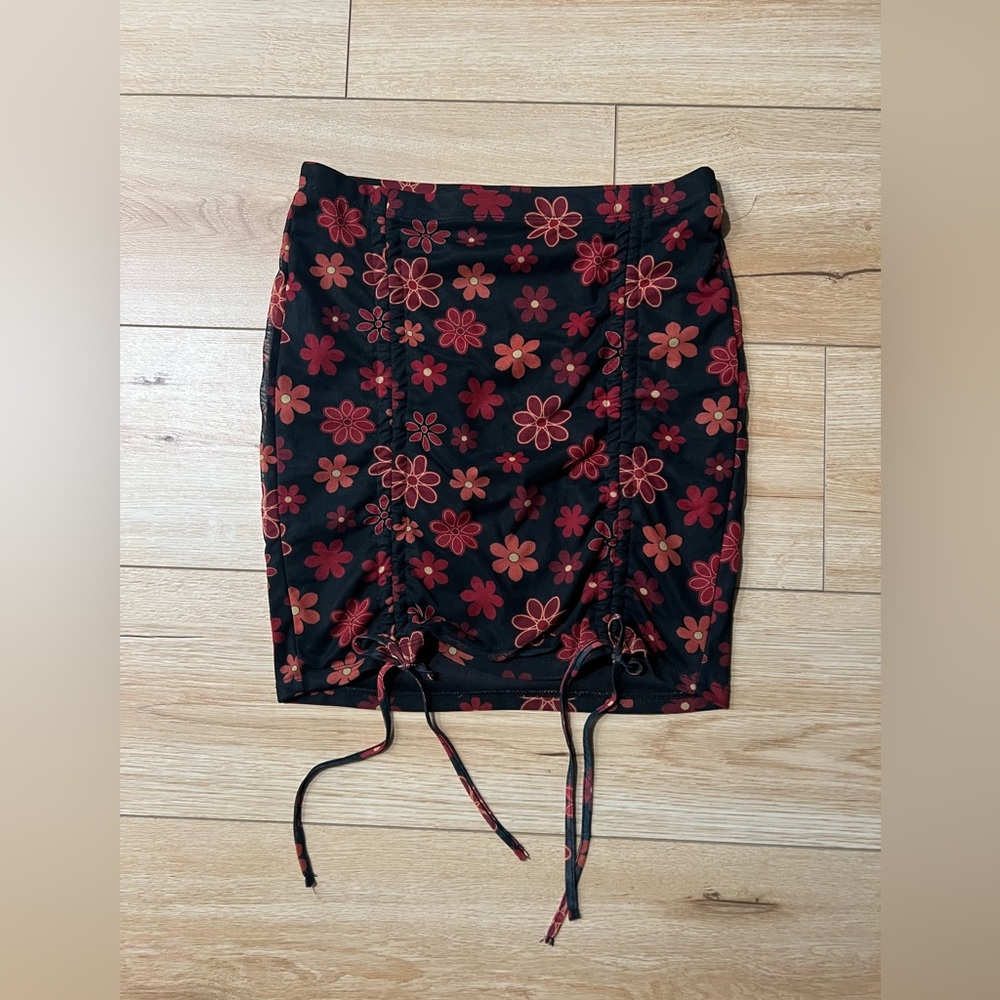 J for Justify Black & Floral Mini Skirt  
Front ruching Drawstring Elastic waist